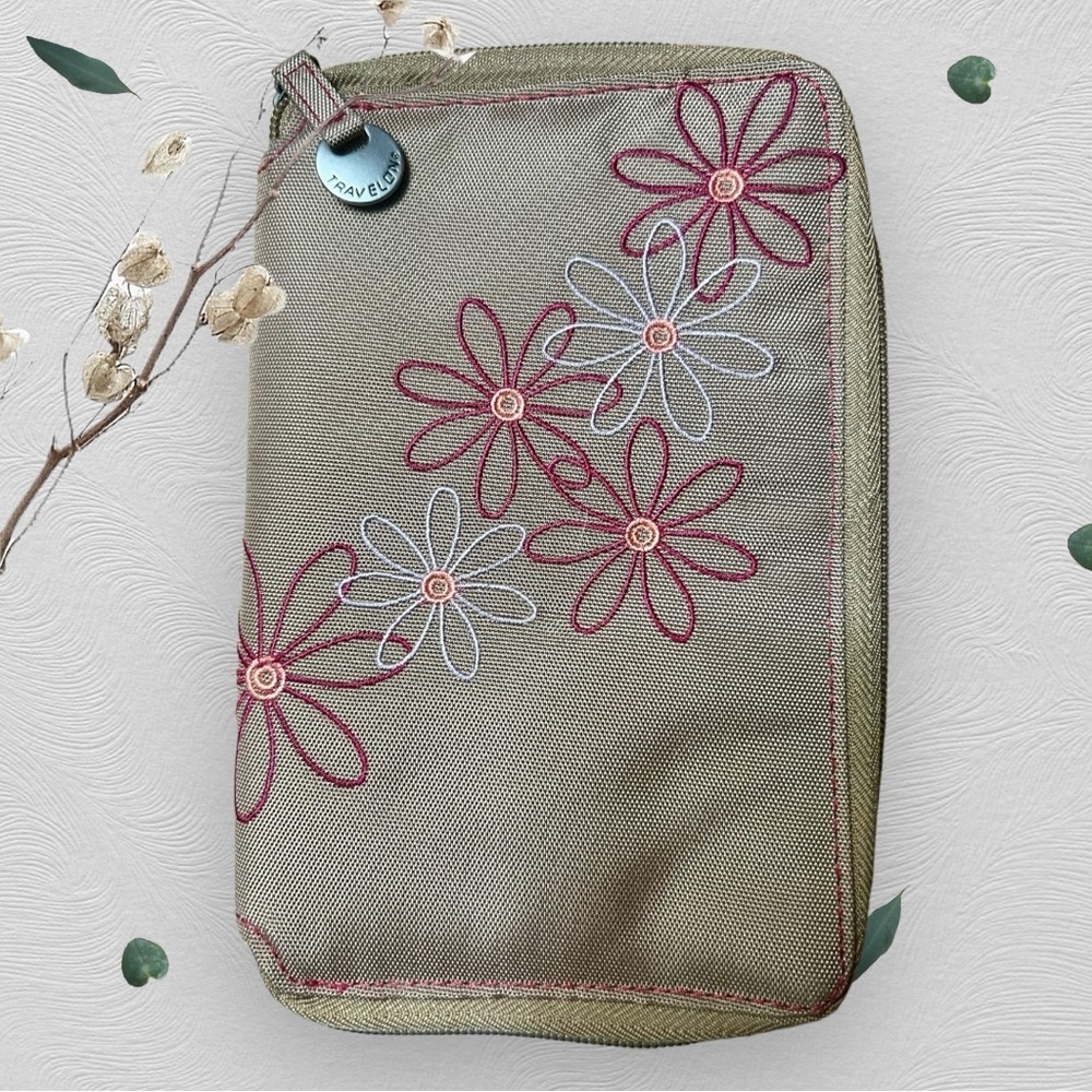 Travelon Zip Around Passport Wallet